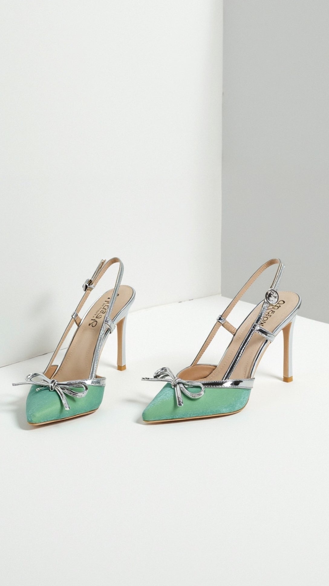 Rebecca Pumps in raso con fiocco