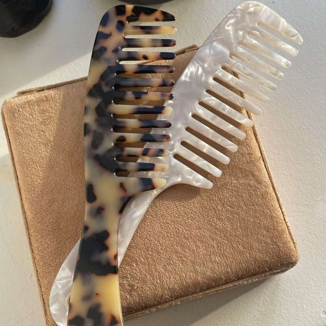 Beige Detangling Comb - Mixed Style