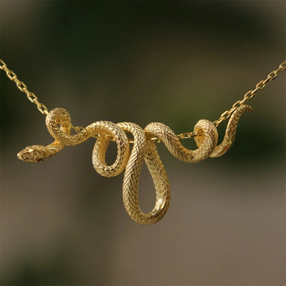 Collana con Pendente a Dente d'Oro