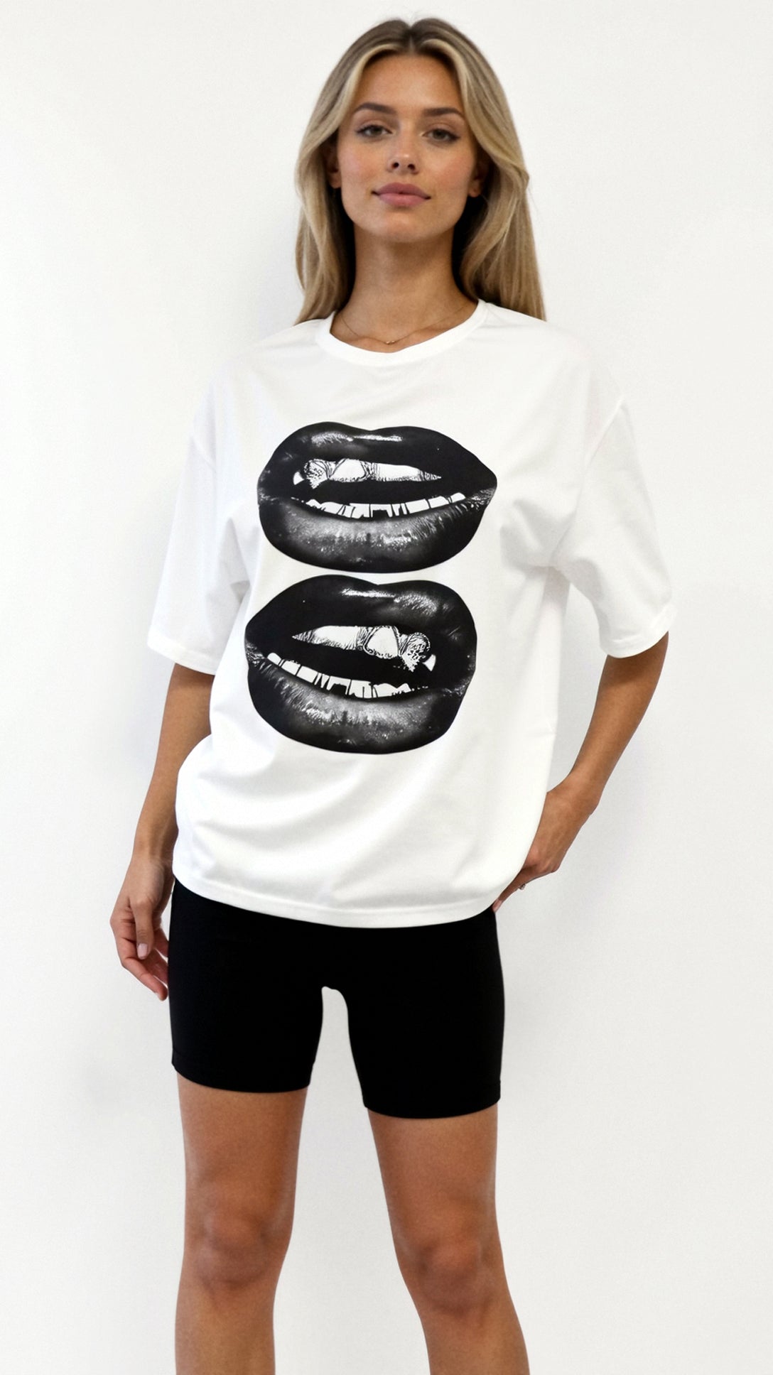 T-shirt oversize "Natalia" con grafica