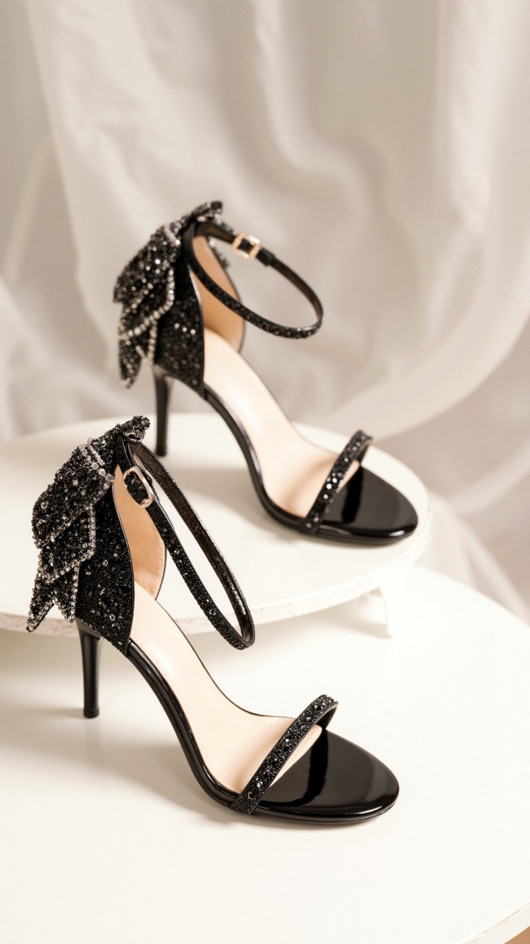 Sarah Diamant – Sandali con fiocco e tacco