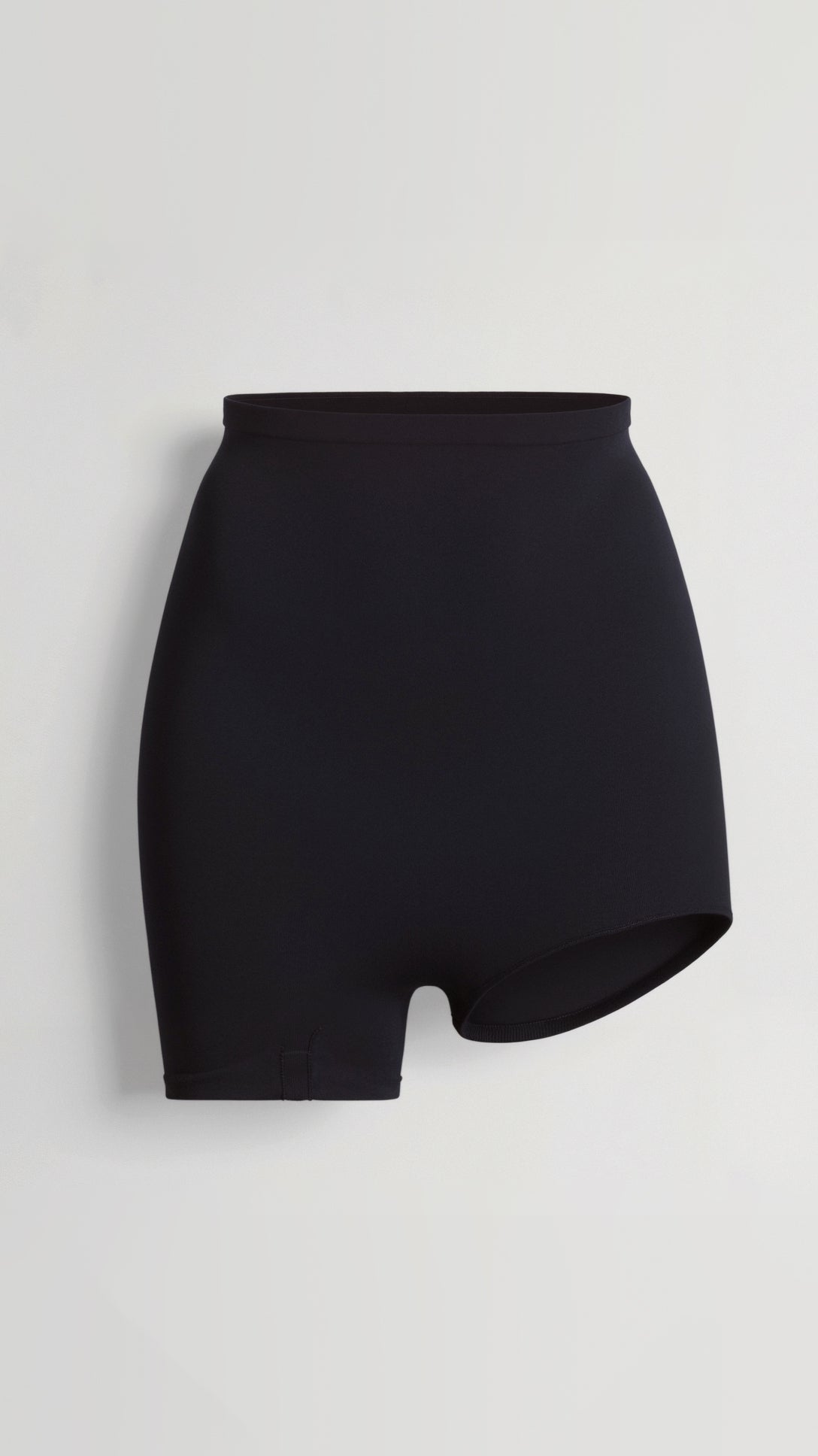 Gamba sinistra corta senza cuciture esposta